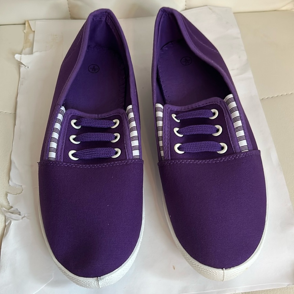 NWOT Purple lightweight slip on sneaker size 8